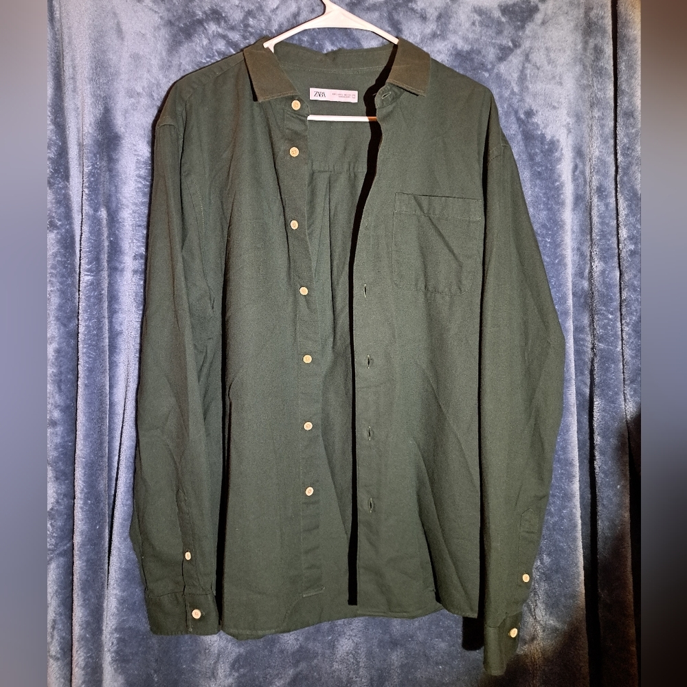 Mens Zara Button Down Shirt. Color Green. Size Large